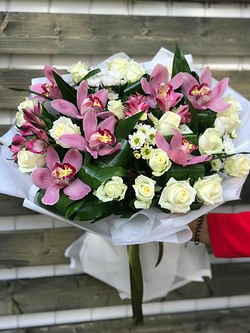 Букет цветов из: Розы и Хризантемы в Рязанской
