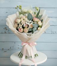 Букет цветов из:  Розы и Лизиантусы в Рязанской