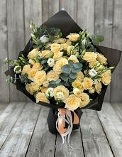 Букет цветов из:  Розы и Лизиантусы в Рязанской