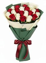 Букет Микс из красных и белых роз в Рязанской