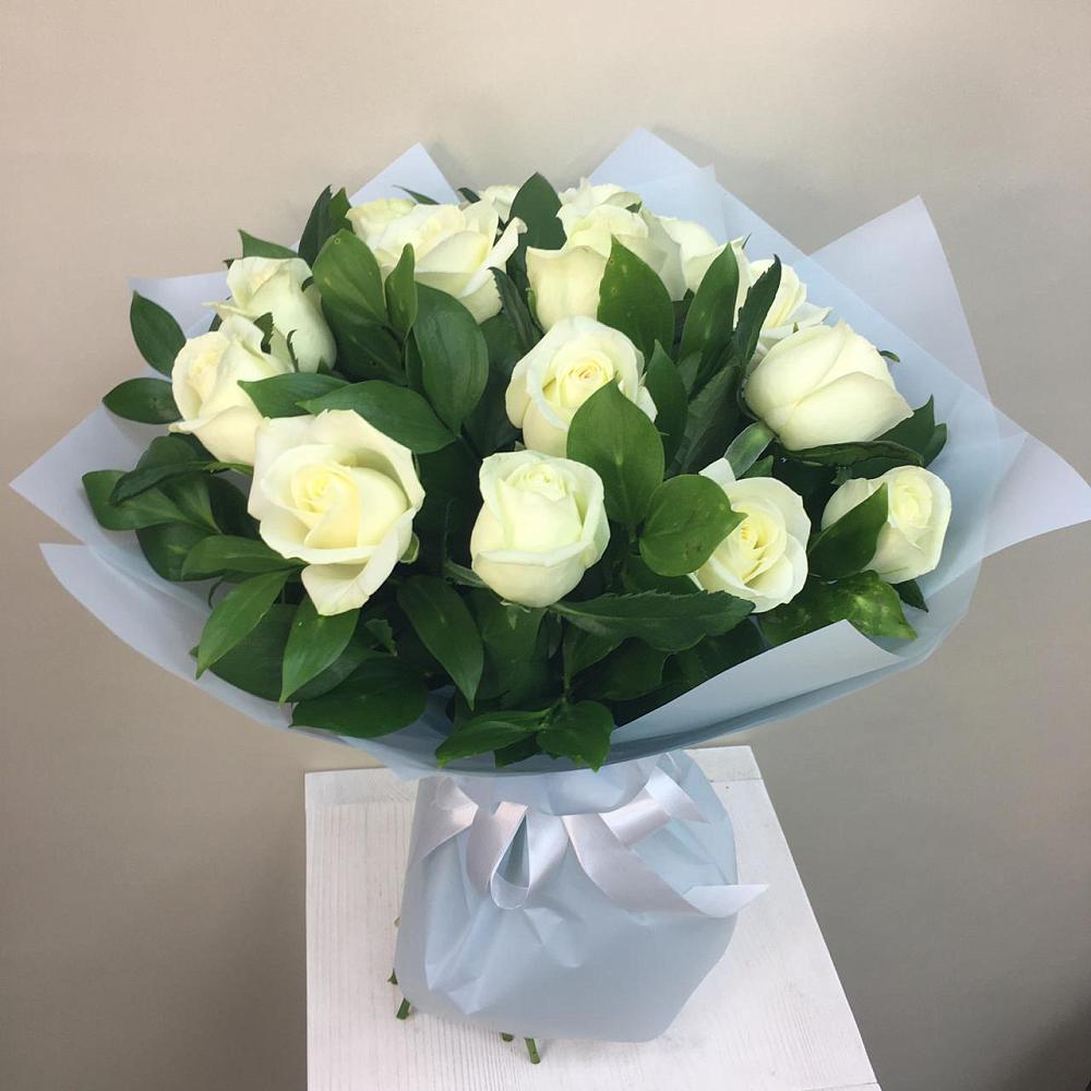 Букет 15 Белых роз Проуд в Рязанской