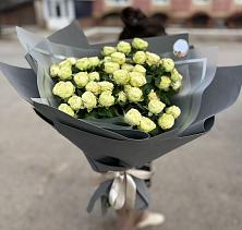 Букет Белые кустовые розы Солинеро в Рязанской