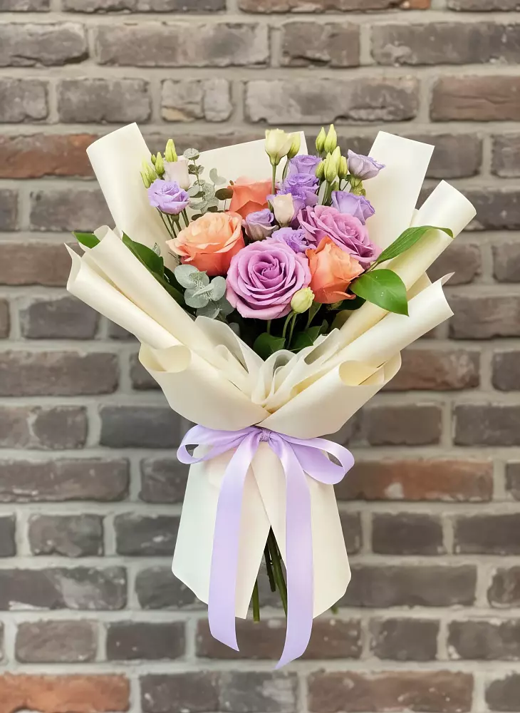 Букет цветов из: Лизиантусы и Розы в Рязанской