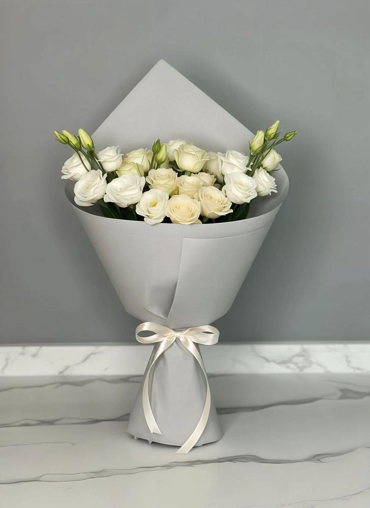 Букет цветов из: Розы и Лизиантусы в Рязанской