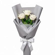 Букет 3 белые розы в Рязанской