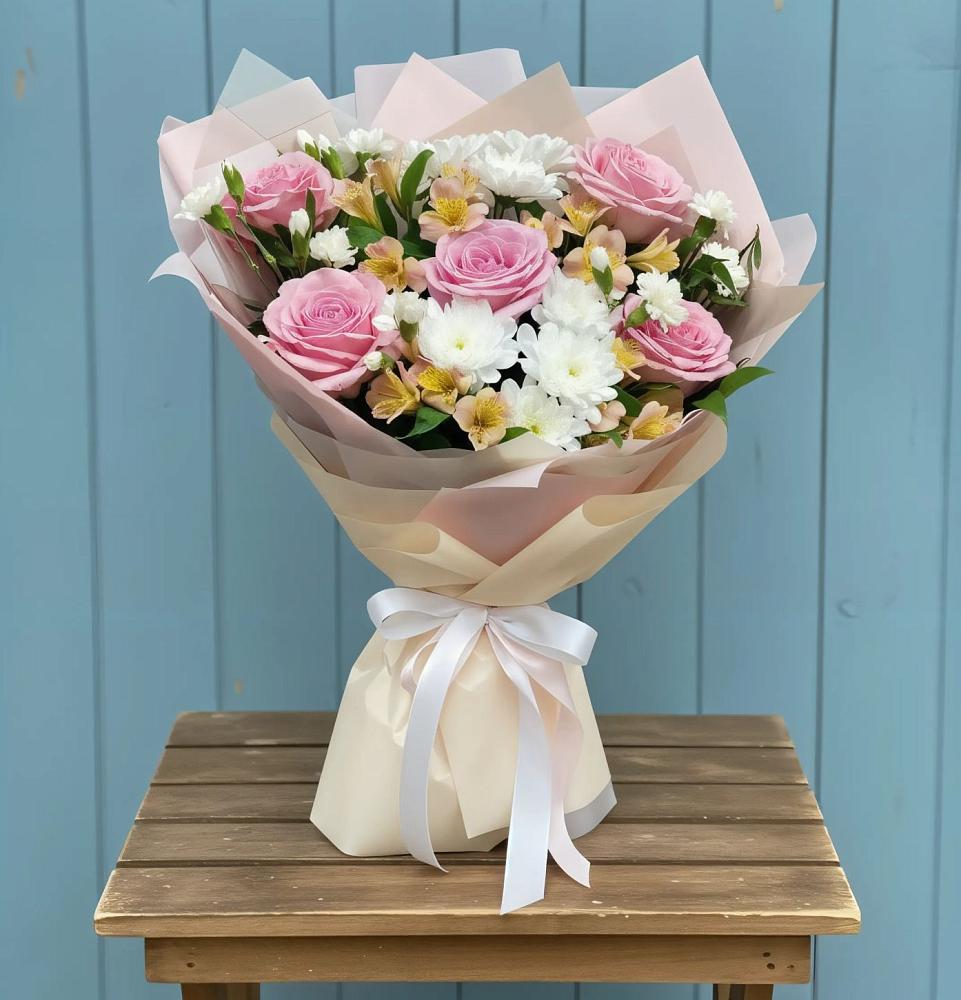 Букет цветов из: Гвоздики, Орхидеи и Розы в Рязанской