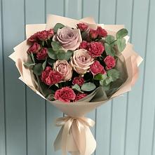 Букет цветов из:  Гвоздики и Розы в Рязанской