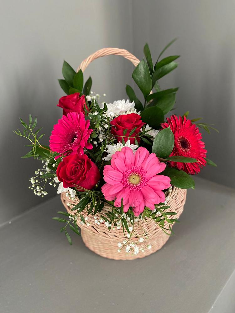 Цветочная композиция из Розы, Хризантемы и Герберы в корзине в Рязанской