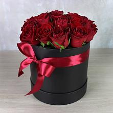 Цветочная композиция из Розы в шляпной коробке в Рязанской