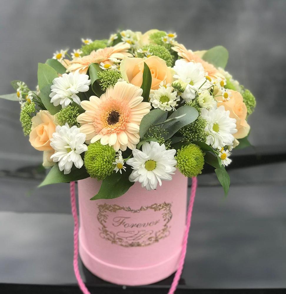 Цветочная композиция из Розы, Герберы и Хризантемы в шляпной коробке в Рязанской