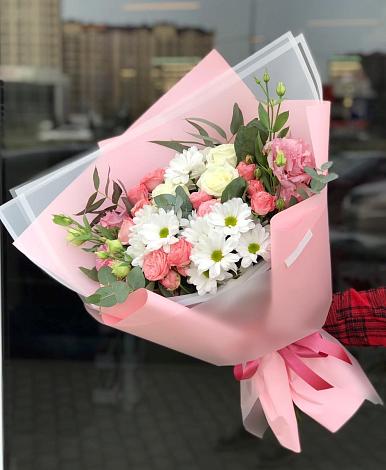 Букет цветов из: Розы, Лизиантусы и Хризантемы в Рязанской